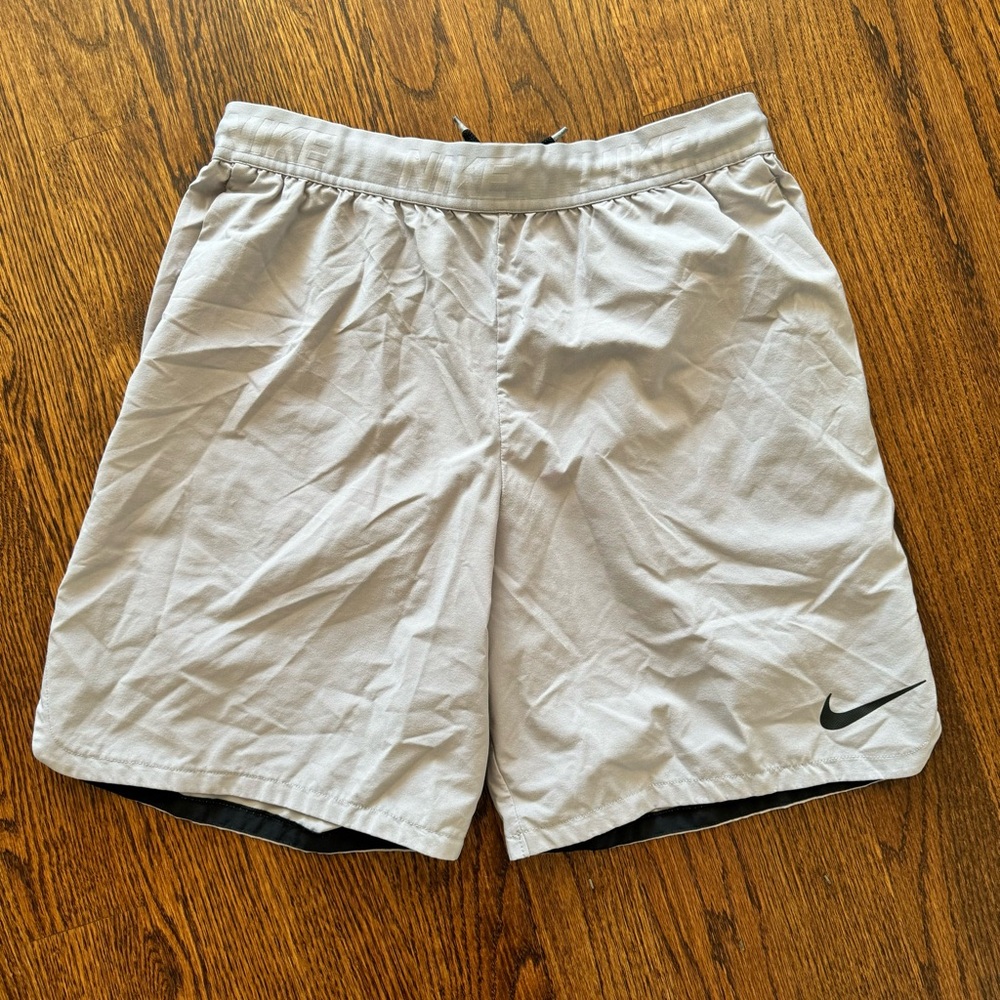 NIKE unlined short